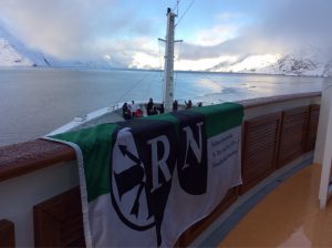 RN an der Prins Christian Sund Passage, Grönland (ca. 3720 km)