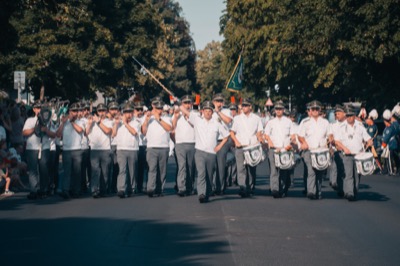 Umzug und Parade am Montag